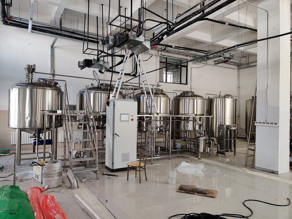 2000L精釀<a href=http://www.dazhongbanchang666.cn/ target=_blank class=infotextkey>啤酒設(shè)備</a>
