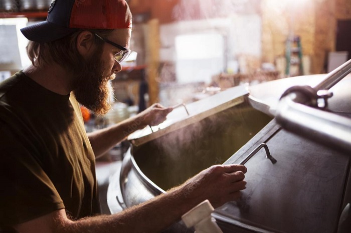 啤酒廠自動化的時代背景下，釀造工人該何去何從？